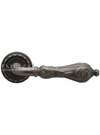 Ручка дверная на круглой розетке Extreza GRETA (Грета) 302  R02 Серебро античное F45