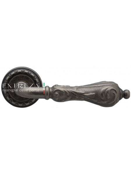Ручка дверная на круглой розетке Extreza GRETA (Грета) 302  R02 Серебро античное F45