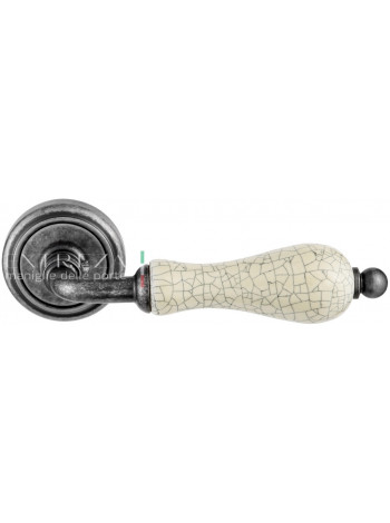 Ручка дверная на круглой розетке Extreza DANA CRACKLE (Дана кракле) 306  R01 Серебро античное F45