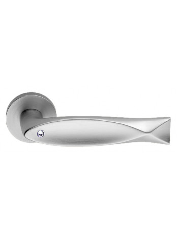 Дверная ручка LINEA CALI "FISH CRISTAL" 700 RO 23 CS хром матовый