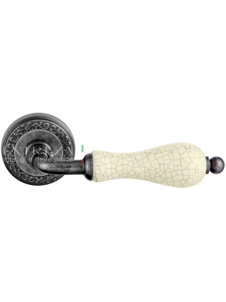 Ручка дверная на круглой розетке Extreza DANA CRACKLE (Дана кракле) 306  R06 Серебро античное F45