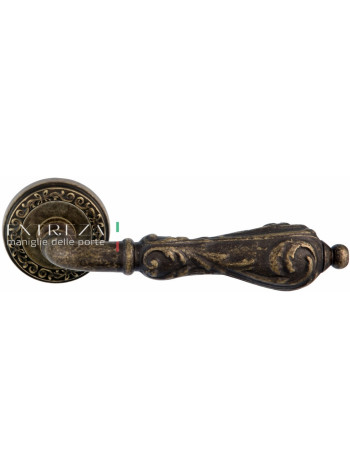 Ручка дверная на круглой розетке Extreza GRETA (Грета) 302  R06 Бронза античная F23