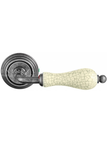 Ручка дверная на круглой розетке Extreza DANA CRACKLE (Дана кракле) 306  R05 Серебро античное F45